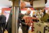 Schwedens König Carl XVI. Gustaf besucht ZwickRoell in Ulm